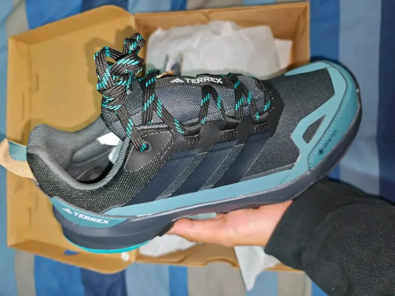 Zapatillas Adidas Terrex negras y azules - 6