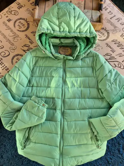 Chaqueta acolchada verde con capucha - miniatura 1