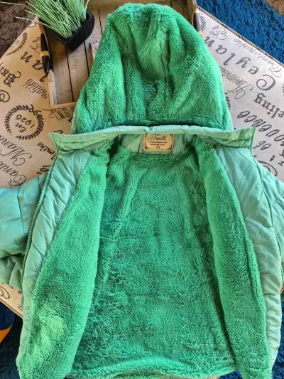 Chaqueta acolchada verde con capucha - miniatura 4
