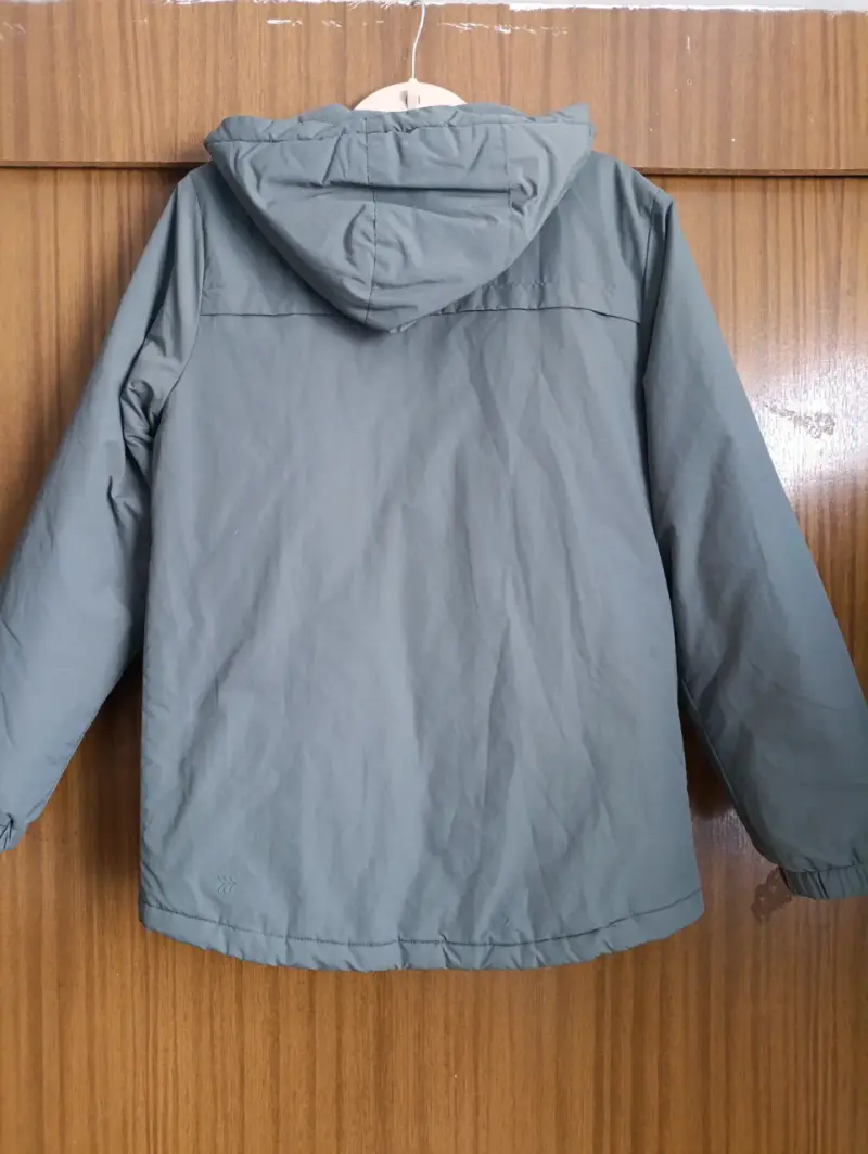 Parka impermeable gris con capucha - 4
