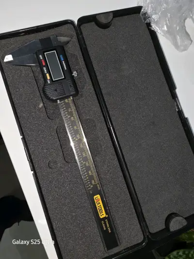 Calibrador digital Utool con estuche - miniatura 1