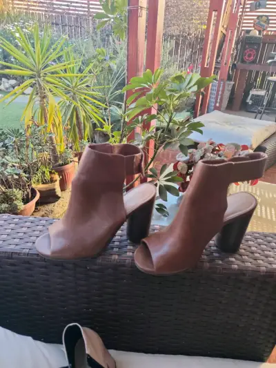 Botines de cuero marrón con tacón alto - miniatura 1