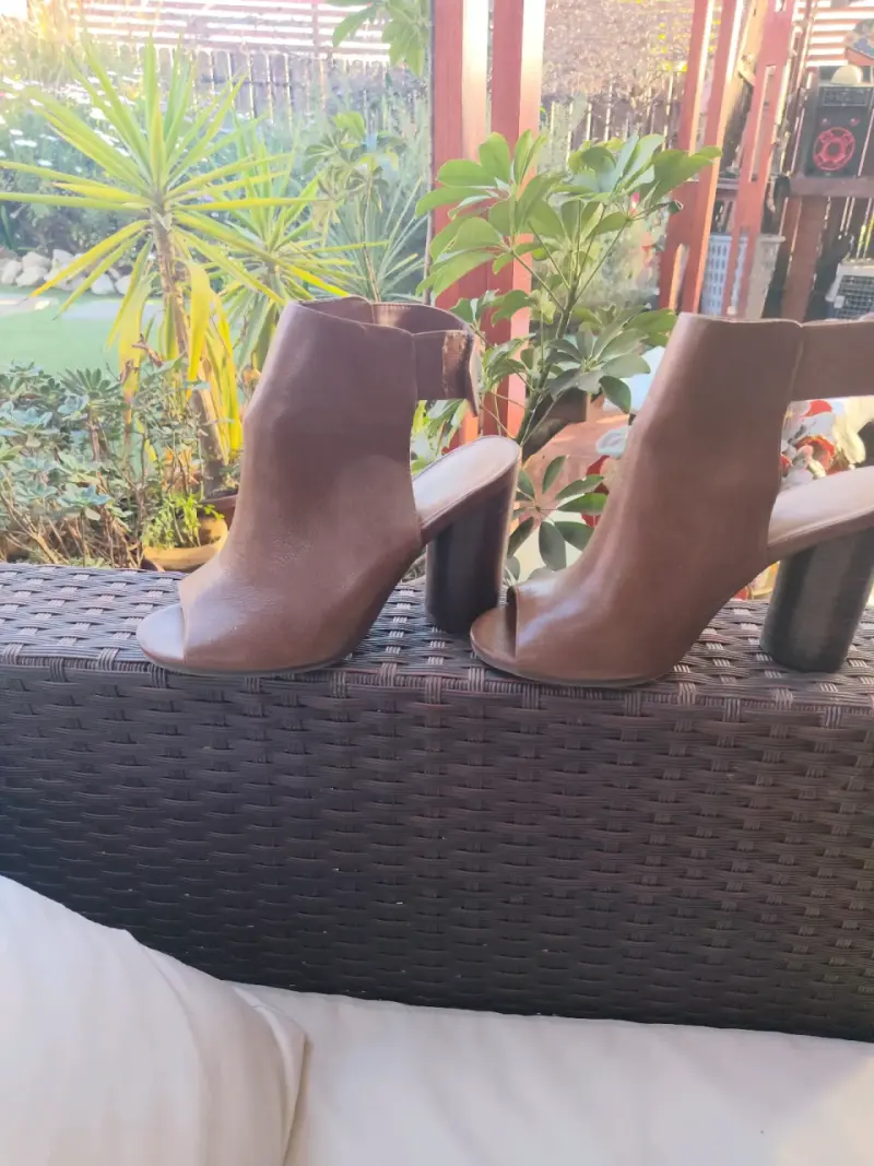 Botines de cuero marrón con tacón alto - 3