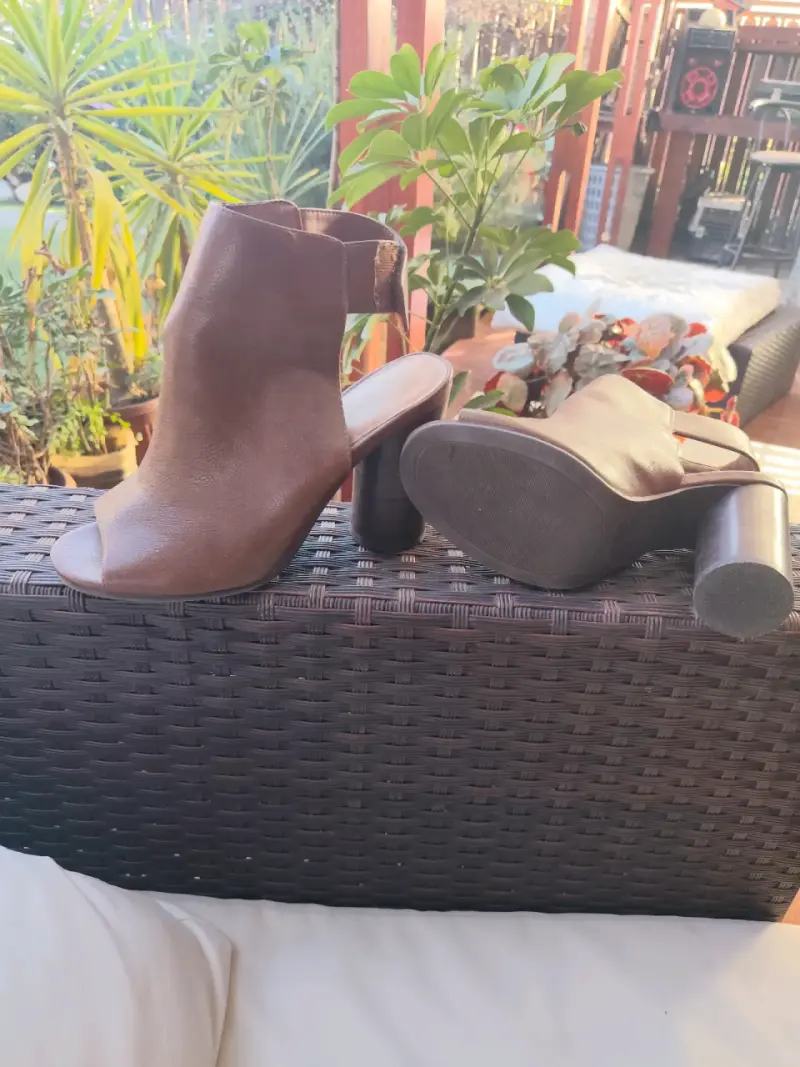 Botines de cuero marrón con tacón alto - 4