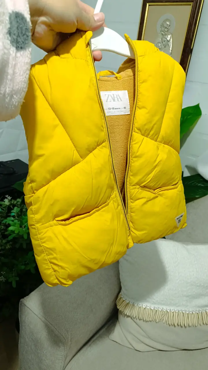Chaleco acolchado amarillo para bebé Zara