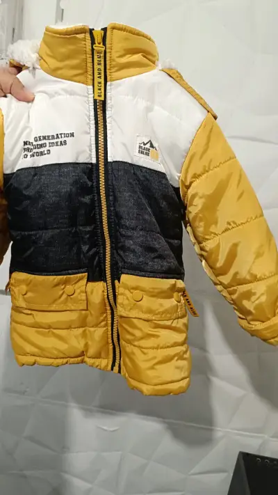 Chaqueta infantil acolchada amarilla y negra - miniatura 1