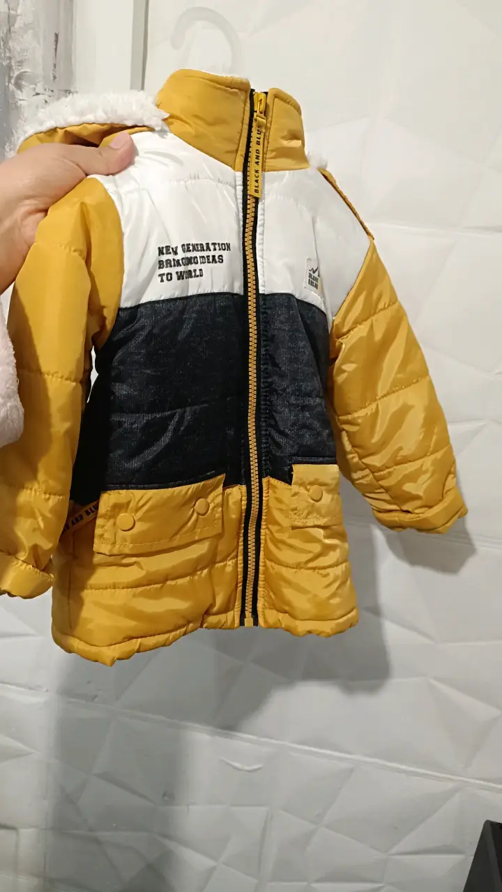 Chaqueta infantil acolchada amarilla y negra - 3