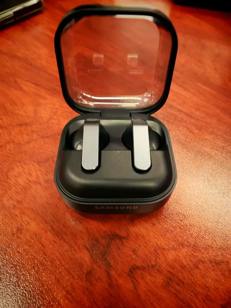 Samsung Buds 4 - 2