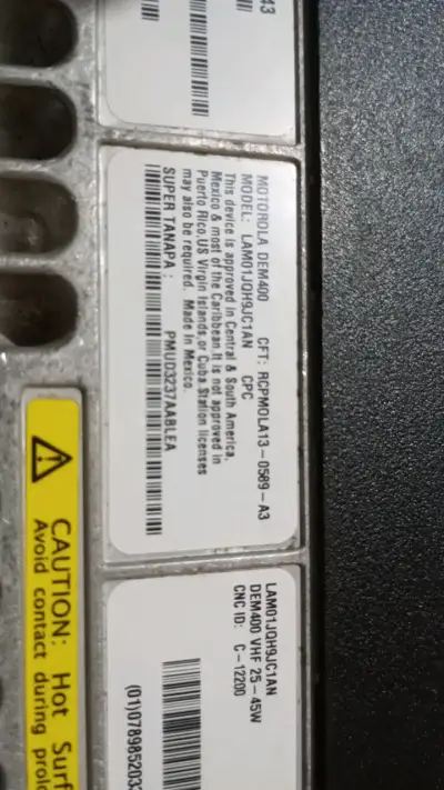 Radio Motorola con micrófono integrado - miniatura 5
