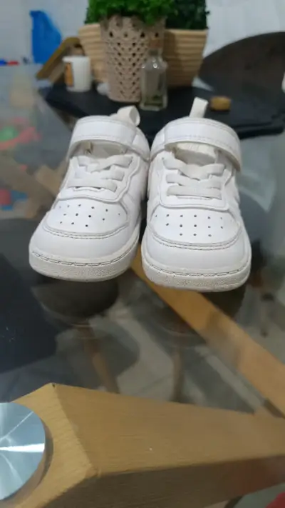 Zapatillas blancas para niños con velcro - miniatura 1