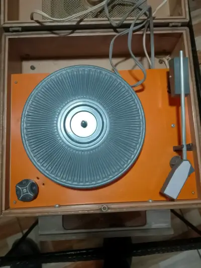 Tocadiscos años 60' , funcionando 100% - miniatura 2