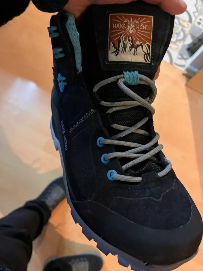 Botas de montaña negras con detalles azules - 4