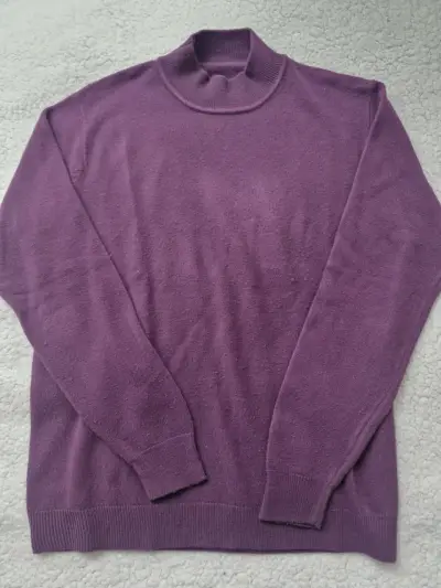 Suéter morado de lana cuello alto - miniatura 1