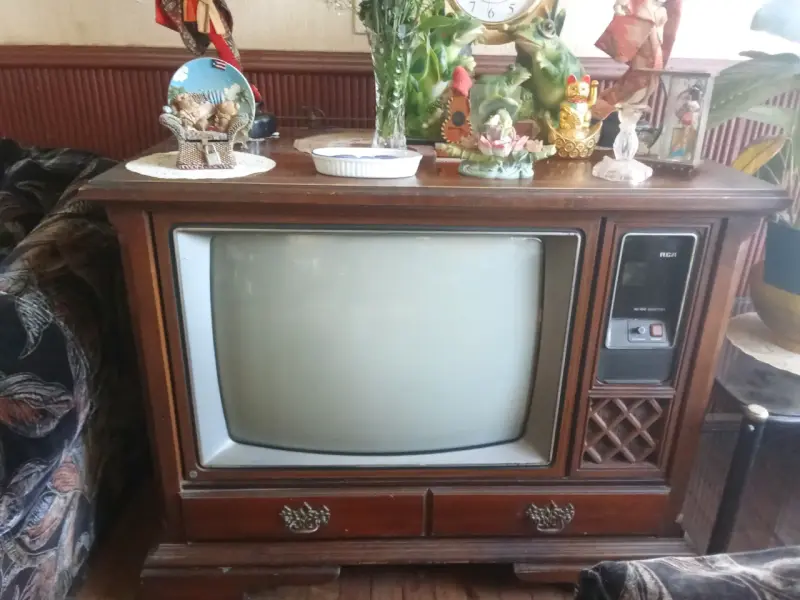 Televisor retro RCA de madera - 2