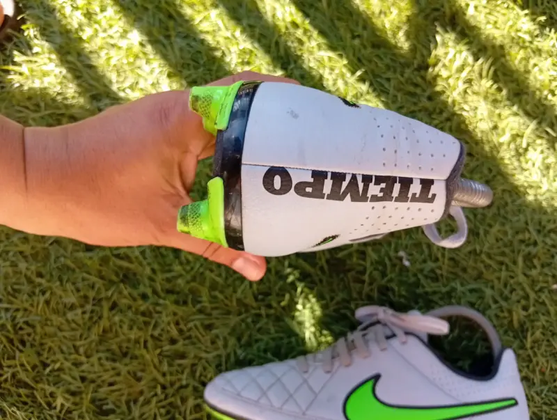 Botines de fútbol Nike con tacos verdes - 2