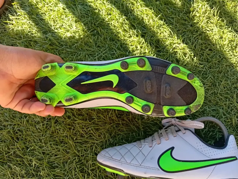 Botines de fútbol Nike con tacos verdes - 3