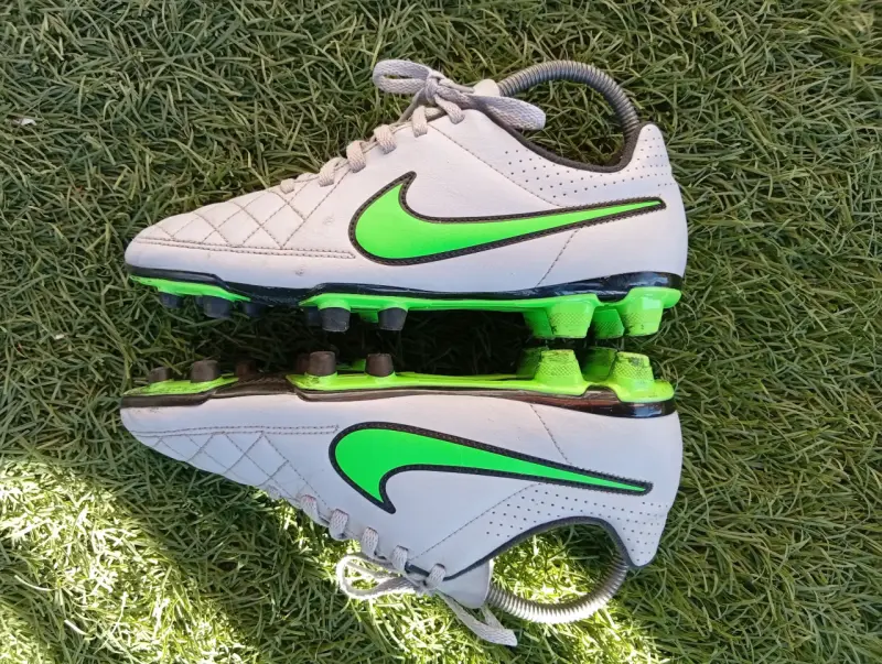 Botines de fútbol Nike con tacos verdes - 6