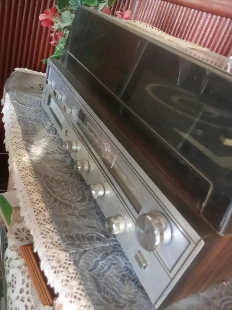 Tocadiscos vintage Sears con radio AM/FM - 2