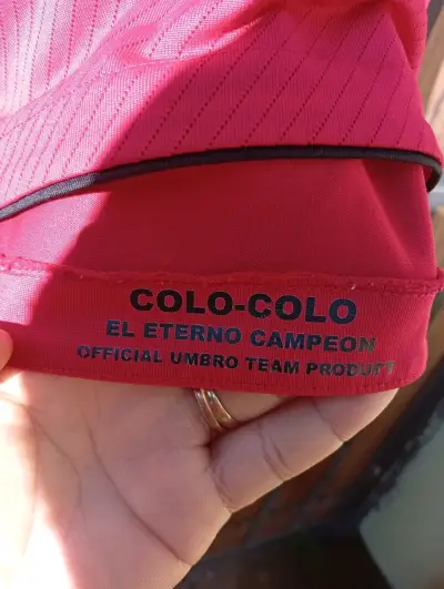 Camiseta roja Umbro Colo-Colo original talla S - miniatura 5