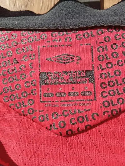 Camiseta roja Umbro Colo-Colo original talla S - miniatura 6