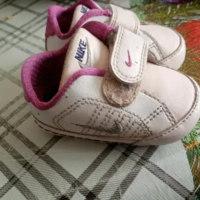 Zapatillas Nike para bebé color rosa - miniatura 1