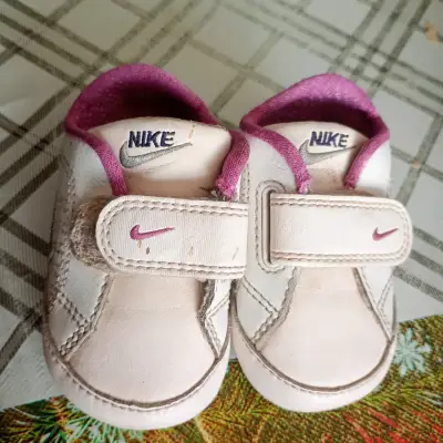 Zapatillas Nike para bebé color rosa - miniatura 2