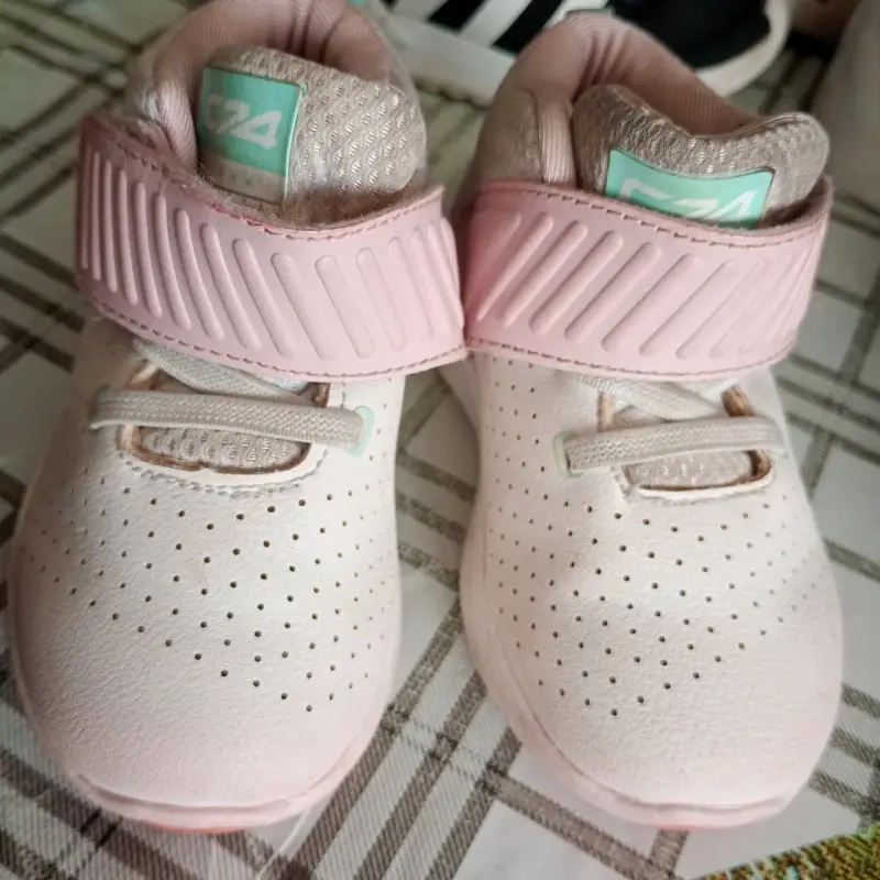 Zapatillas Nike para bebé color rosa - 4