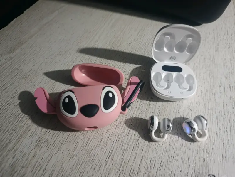 Audífonos inalámbricos con estuche rosa - 2