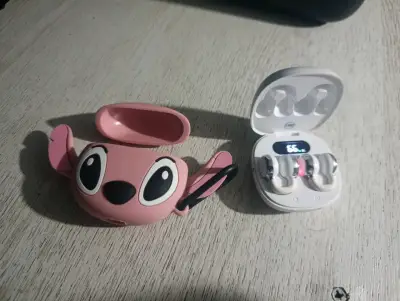 Audífonos inalámbricos con estuche rosa - miniatura 3