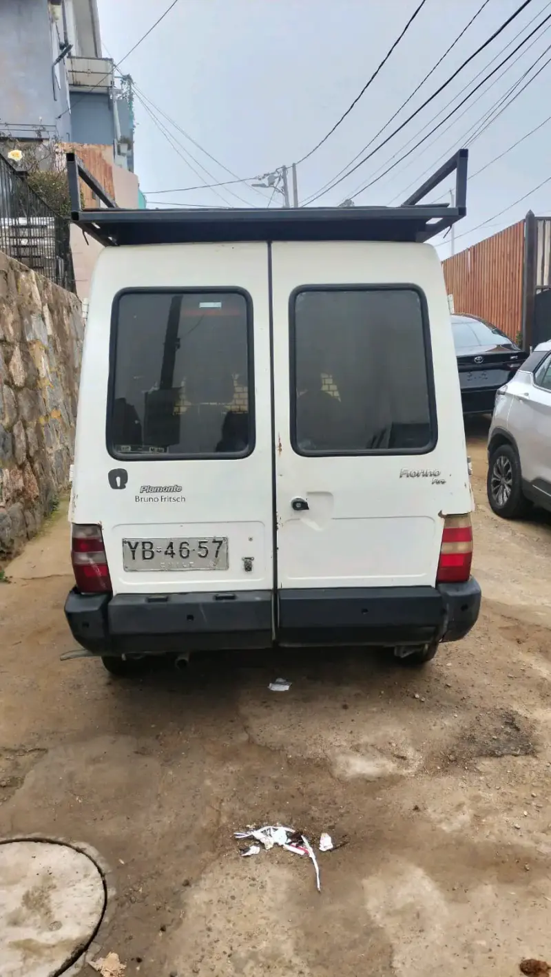 Camioneta utilitaria en buen estado - 2