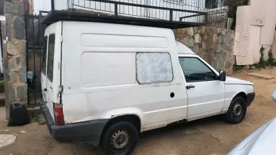Camioneta utilitaria en buen estado - miniatura 3