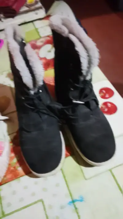 Zapatillas deportivas blancas y negras - miniatura 3