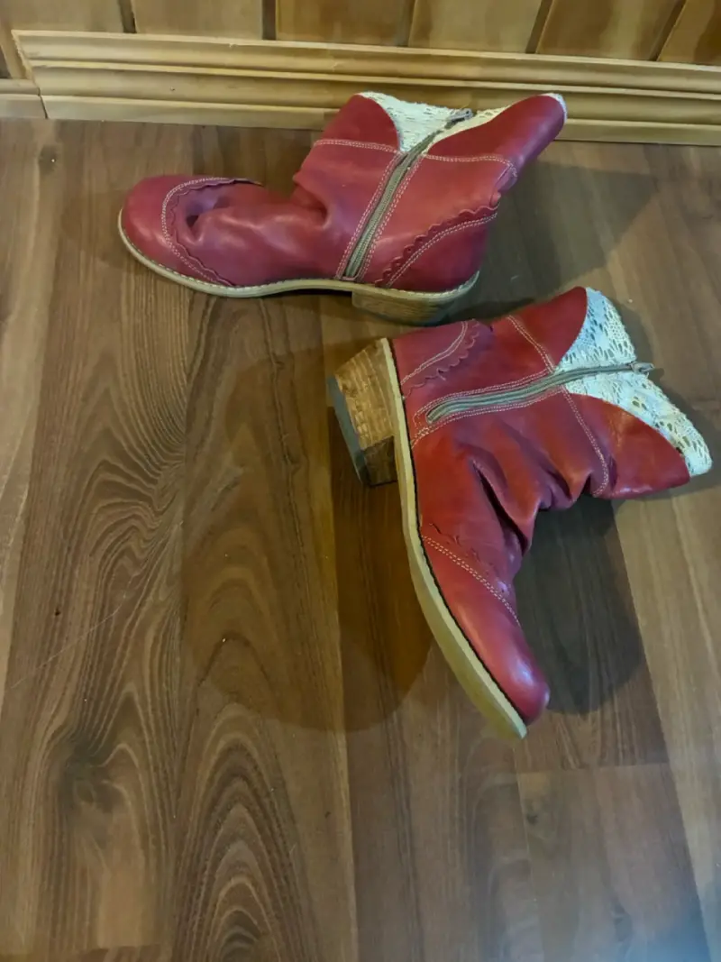 Botas rojas de cuero marca D-pie número 38 - 3