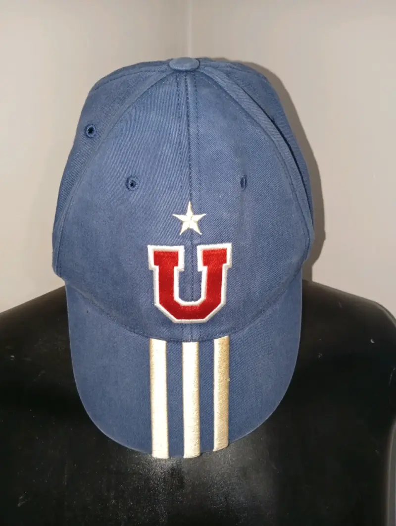 Gorra azul Universidad de Chile con logo bordado - 1