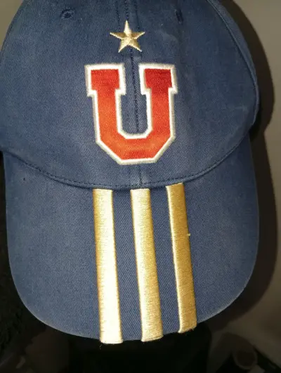 Gorra azul Universidad de Chile con logo bordado - miniatura 3