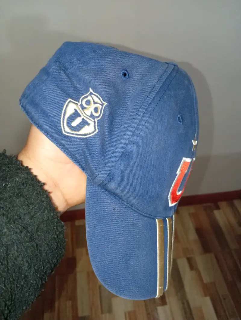 Gorra azul Universidad de Chile con logo bordado - 5