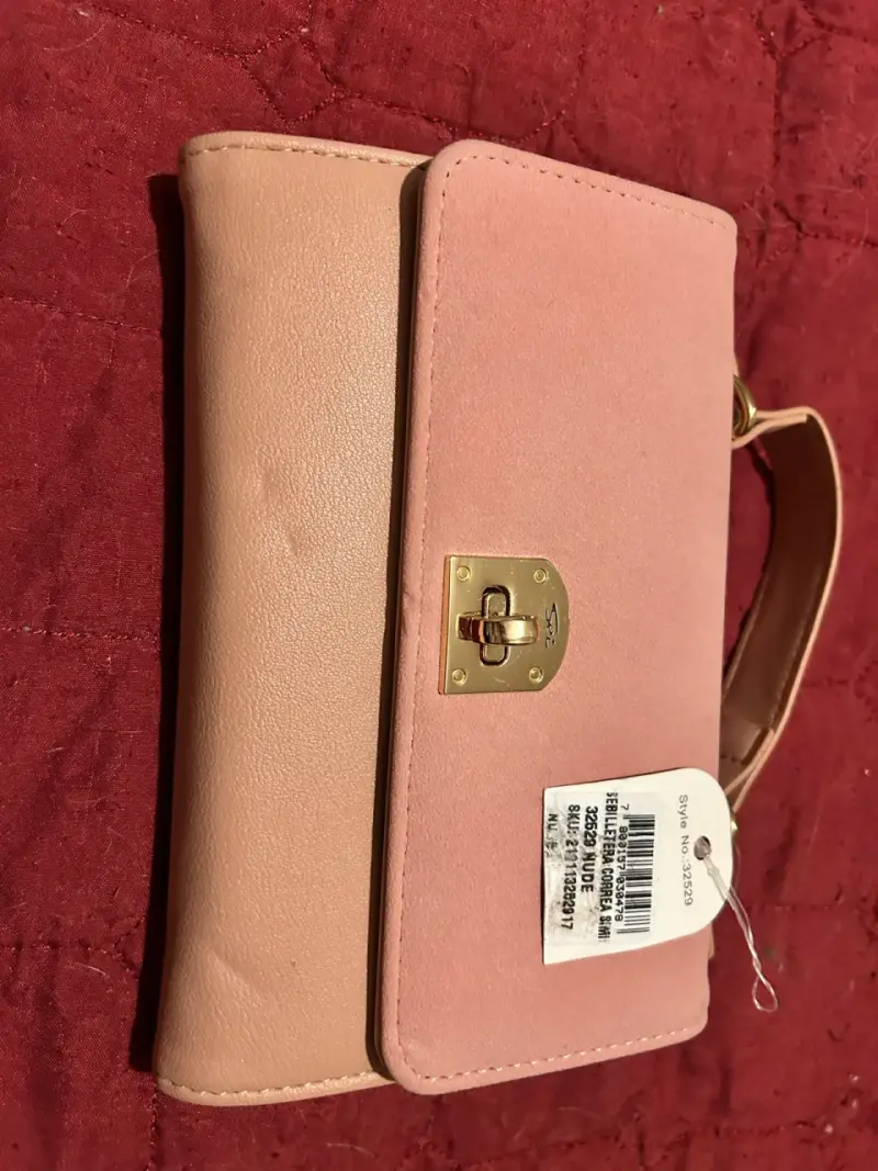 Cartera de mano rosa con cierre dorado - 3