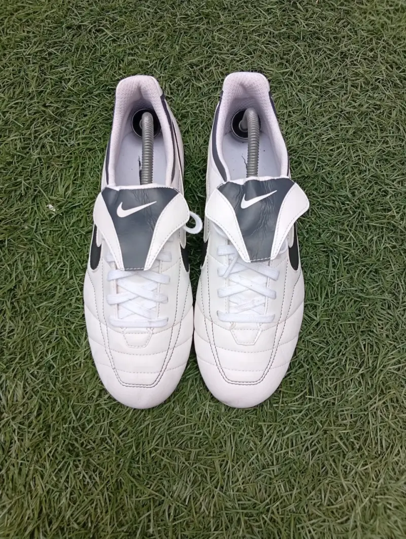 Zapatillas de fútbol Nike tiempo blancas - 1