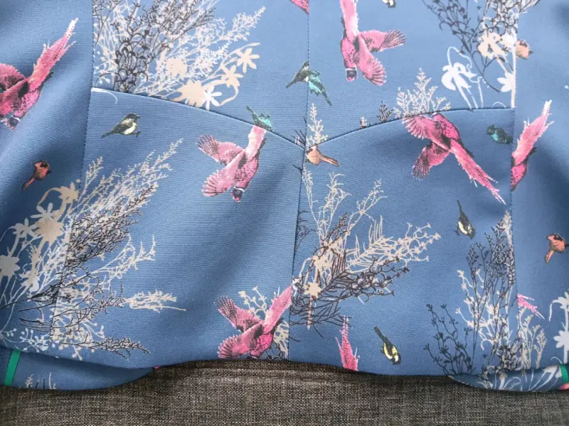 Blazer IO estampado azul con diseño floral - 4