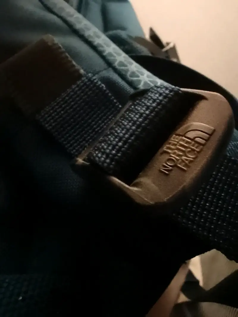 Mochila The North Face azul resistente - 3
