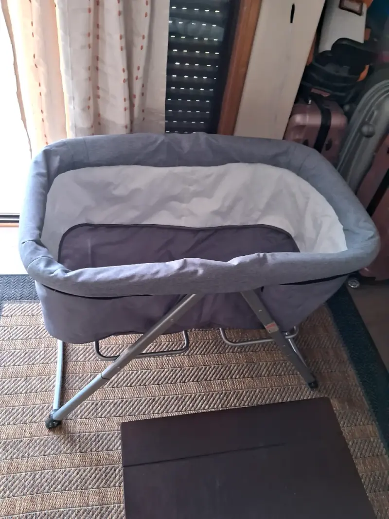 Cuna moisés plegable gris para bebé - 1