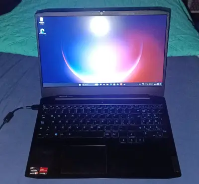 Laptop Lenovo Ideapad con AMD Ryzen - miniatura 1