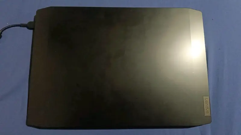Laptop Lenovo Ideapad con AMD Ryzen - 4