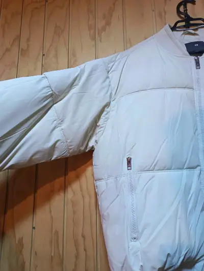 Chaqueta acolchada beige H&M para hombre - miniatura 2