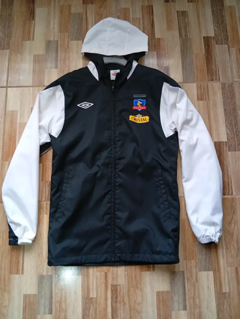 Cortaviento Umbro Colo-Colo negro y blanco - 1