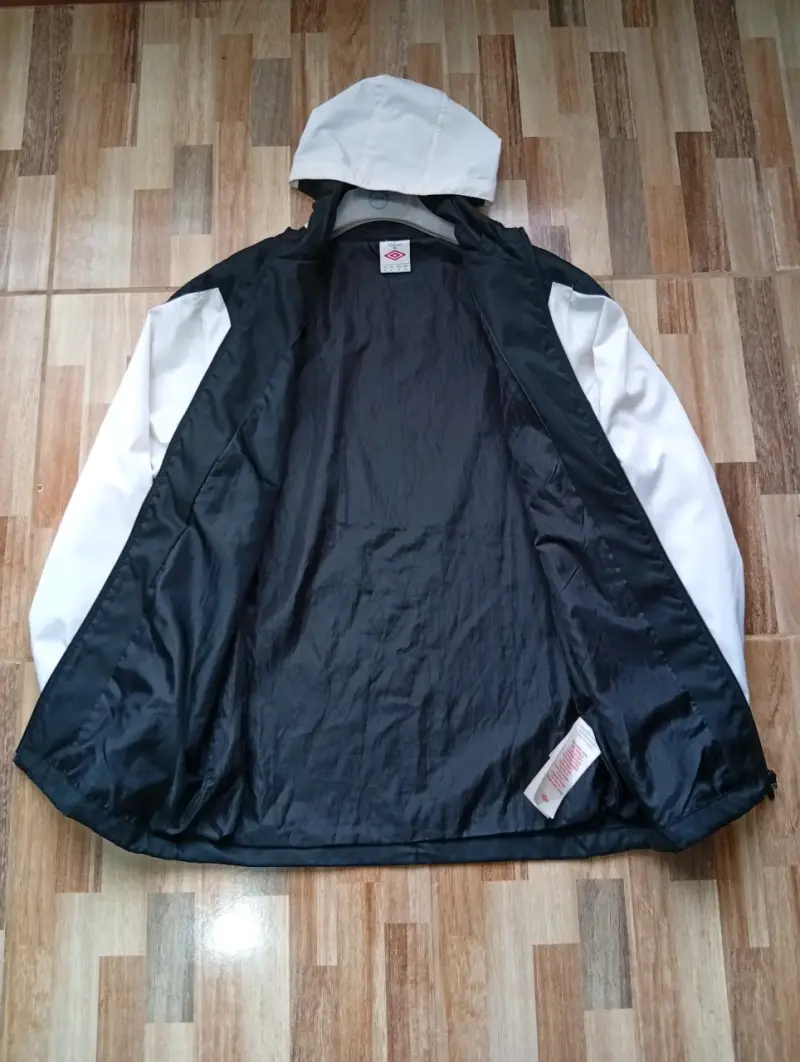 Cortaviento Umbro Colo-Colo negro y blanco - 2