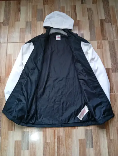 Cortaviento Umbro Colo-Colo negro y blanco - miniatura 2