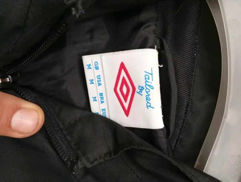 Cortaviento Umbro Colo-Colo negro y blanco - 3