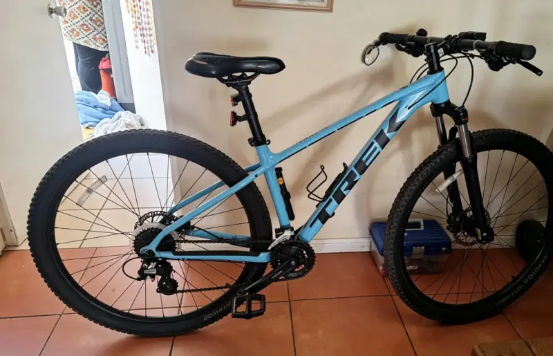 Bicicleta Trek montaña celeste en buen estado - 1