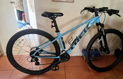Bicicleta Trek montaña celeste en buen estado - miniatura 6